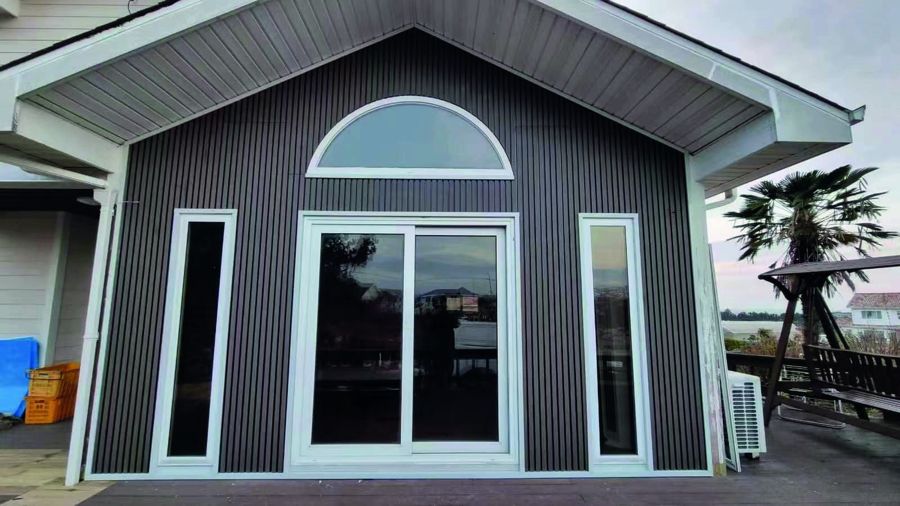 Fachada con wall panel WPC tablillado